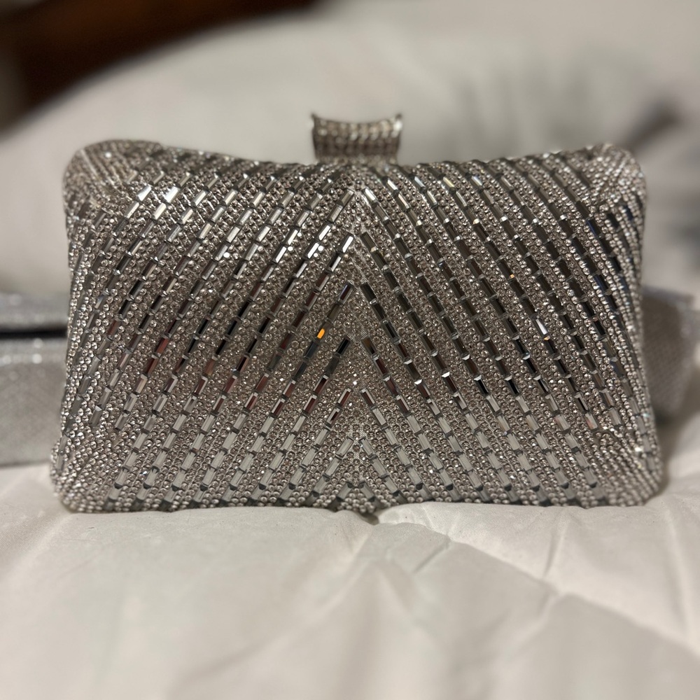 Elegant Silver Evening Snap Closed Clutch Bag